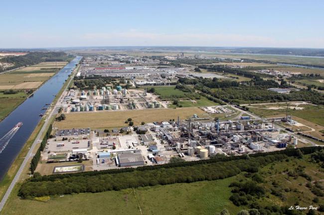 Vue aérienne de la zone industrielle portuaire du Havre